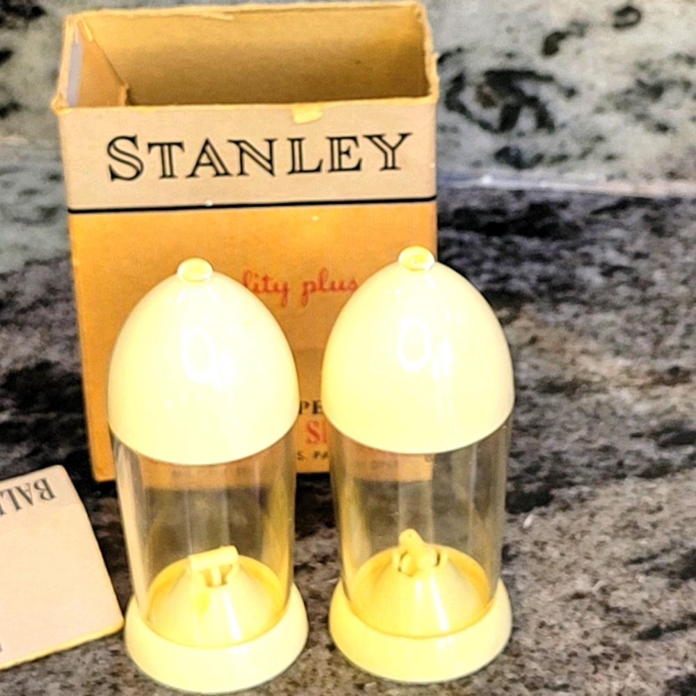 🌵Stanley Ball Point Salt & Pepper Shakers